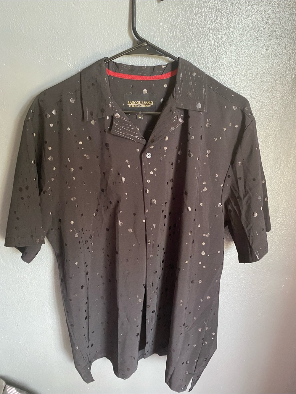 Baroque Gold Men’s Black Short-Sleeve Button Down Shirt with Gray Spot Print